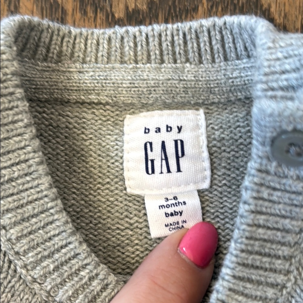 GAP Gray and Pink Sweater with Playful Design - Picture 2 of 8